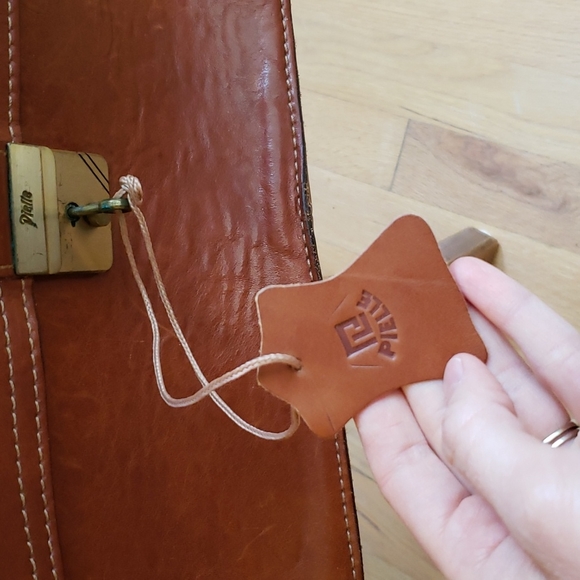 Pielle genuine leather lockable bag - Picture 8 of 8